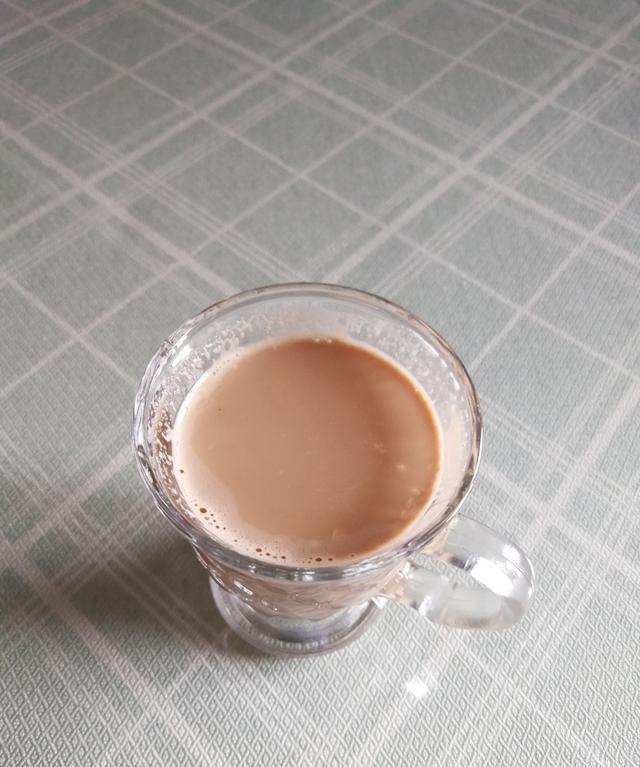 宅家简单三步自制奶茶,奶香味浓郁,味道纯正香甜,比买的还好喝