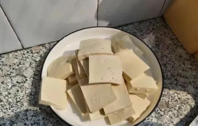 炒豆腐臊子怎么做
,清炒豆腐怎么做好吃图1
