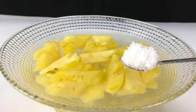 为什么吃菠萝要用盐水泡一下图2