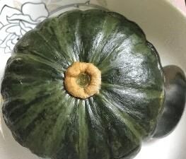 南瓜和虾仁的“另类”做法,简单蒸一蒸,香甜美味,对身体
