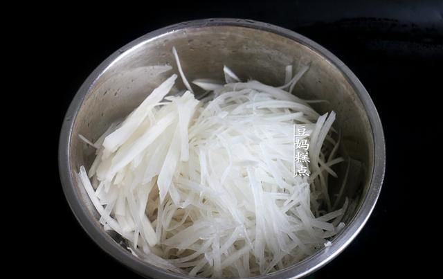 开了23年的早餐店,白萝卜素馅,这调法太香了,难怪越来越火