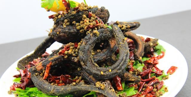 厨师长教你干煸盘龙鳝的正宗做法,色香味俱全,地道豫菜值得收藏