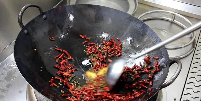 厨师长教你干煸盘龙鳝的正宗做法,色香味俱全,地道豫菜值得收藏