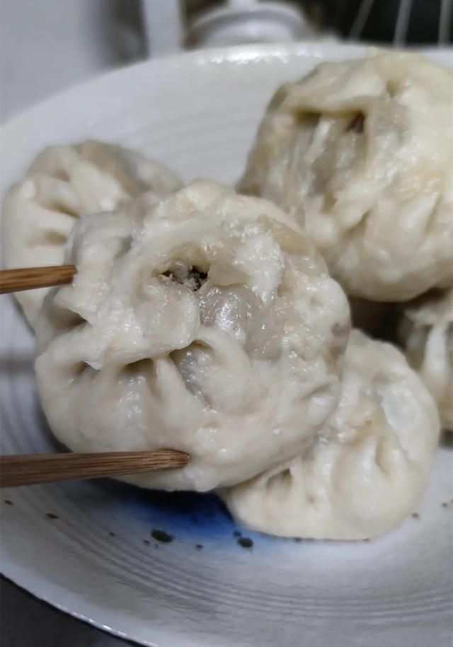 蒸包子容易“死面”怎么办?面案师教你一招,包子松软好吃不塌陷