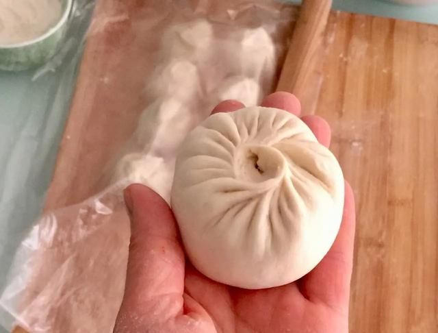 蒸包子容易“死面”怎么办?面案师教你一招,包子松软好吃不塌陷